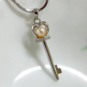 小皇冠钥匙造型贝壳珍珠项链