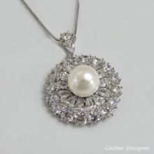 华丽白色贝壳珍珠项链